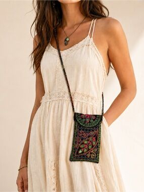 NWOT Boho Handmade Embroidered Festival Crossbody Phone Pouch Sequin Mini Bag